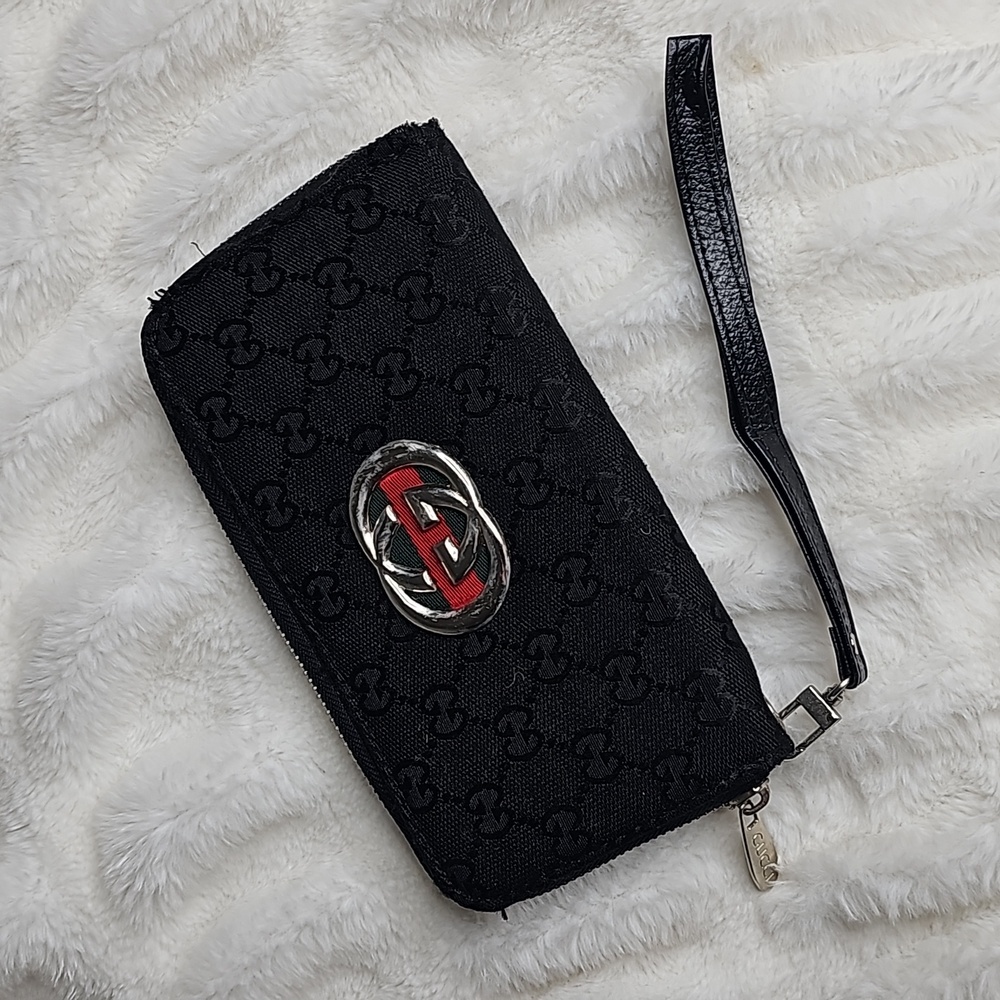 GUCCI Plain Simple Black Red Silver Wallet